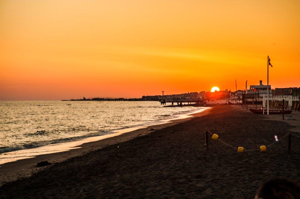 tramonto in riva al mare.jpg